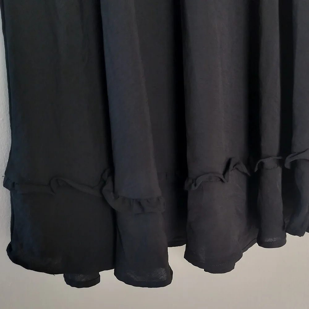 Black Flutter Sleeve V-Neck Midi Dress - Picture 5 of 6